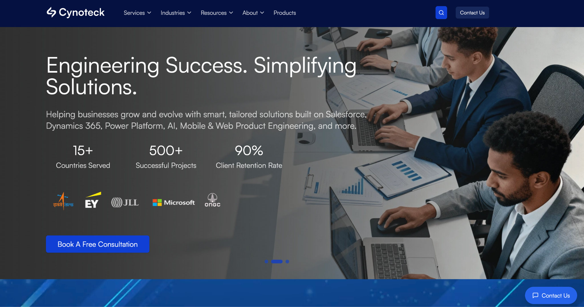 Cynoteck homepage hero Engineering Success. Simplifying Solutions., with 15+ countries, 500+ projects and 90% client retention