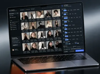 Photo album grid where every frame carries its tags, next to a filter panel grouped by posture, gaze and smile